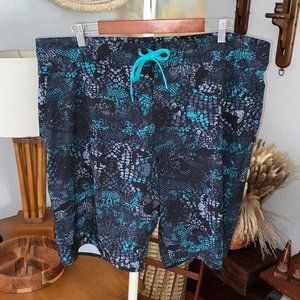 Men’s Size 40 Reel Legends Black, Grey, Teal Pattern Board Swim Beach Everyday S